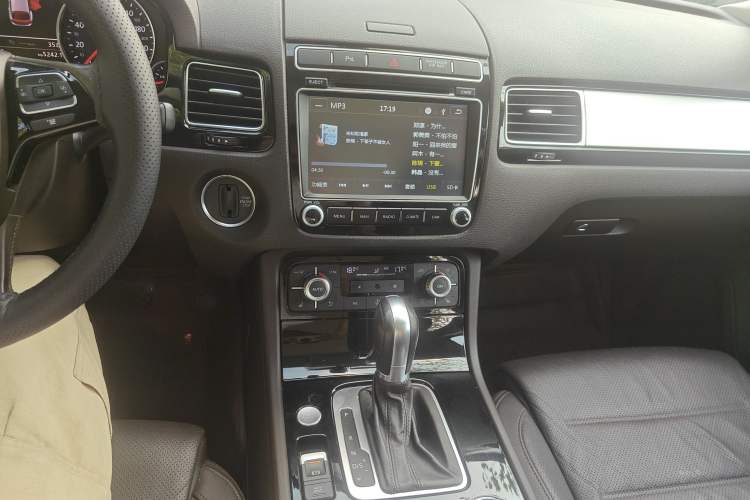 Used Volkswagen Touareg 2017 3.0 TSI Touareg Model Audio And AC Panel