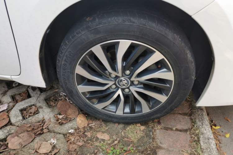 Used Toyota Corolla 2016 Dual-Engine 1.8L E-CVT Leading Edition
