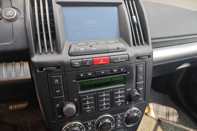 Used Land Rover Freelander 2 2010 3.2 i6 Automatic SE Gasoline Version Audio And AC Panel