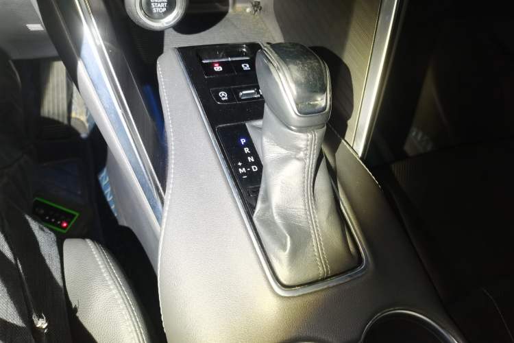 Used Toyota Harrier 2022 2.0L CVT Two-Wheel Drive Deluxe Edition Gear Lever