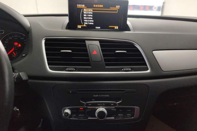 Used Audi Q3 2015 30 TFSI Ambition Edition Audio And AC Panel