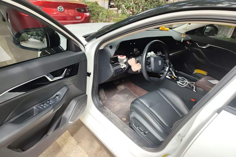 Used Bestune B70 2023 3rd Generation 1.5T Automatic Enjoyment Version 70th Anniversary Edition Driver Seat