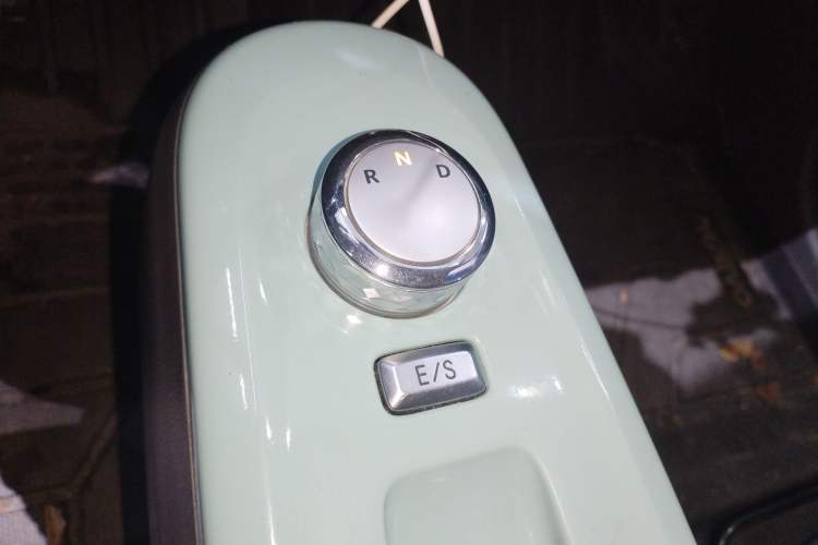 Used CHANGAN NEVO Lumin 2022 210km Sweet Edition Gear Lever