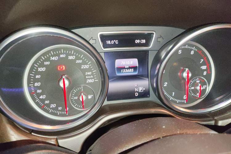 Used Mercedes-Benz GLE 2016 GLE 400 4MATIC Odometer Close Up