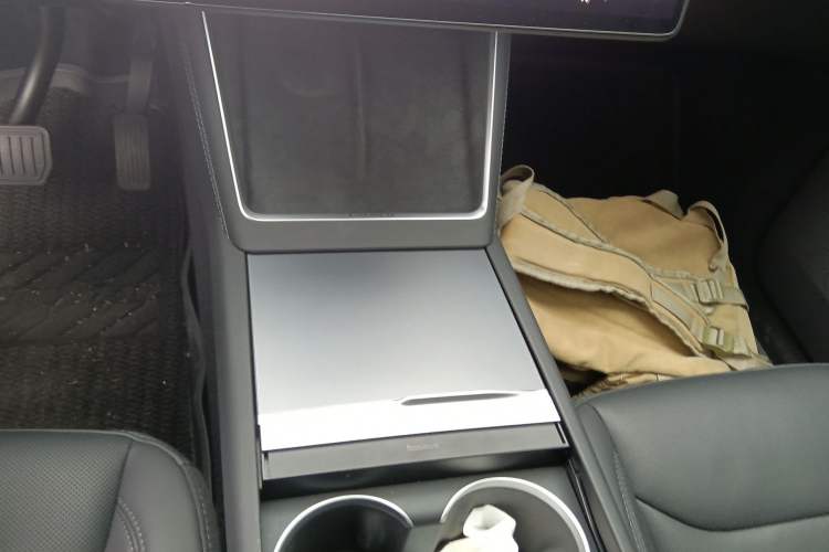 Used Tesla Model Y 2025 Long-Range All-Wheel Drive First Edition Gear Lever