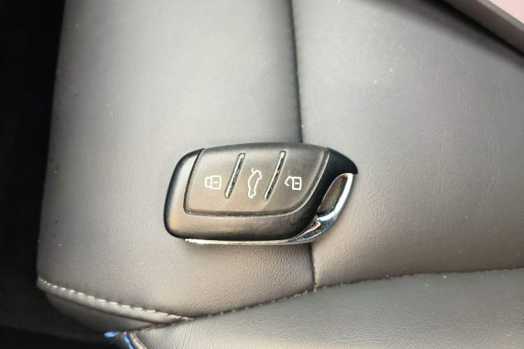 Used MG 4 EV 2022 425 km Luxury Edition