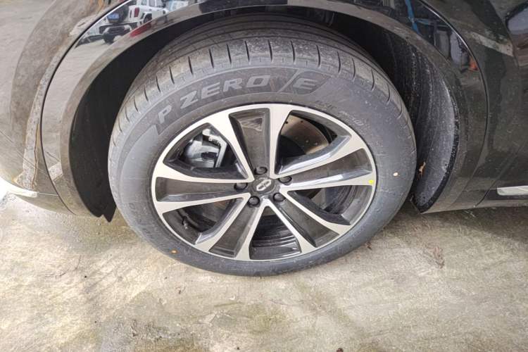 Used Hima AITO M7 2026 Model, Range-Extended Max Long-Range Version, 6 Seats Left Front Wheel Hub