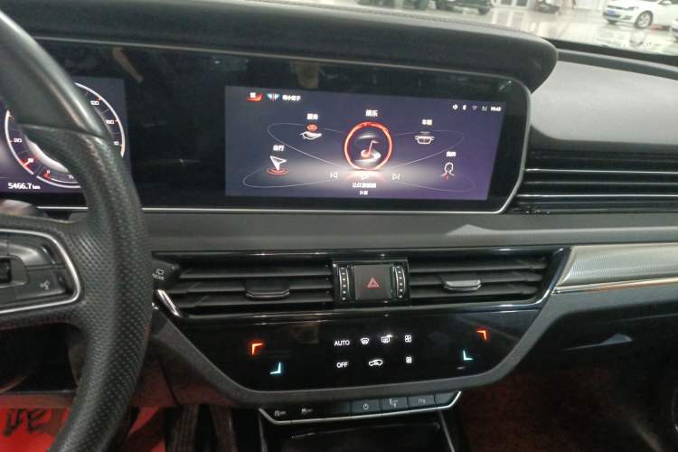 Used Hongqi HS5 2022 Revised Version 2.0T Smart Connect Flagship Edition Audio And AC Panel