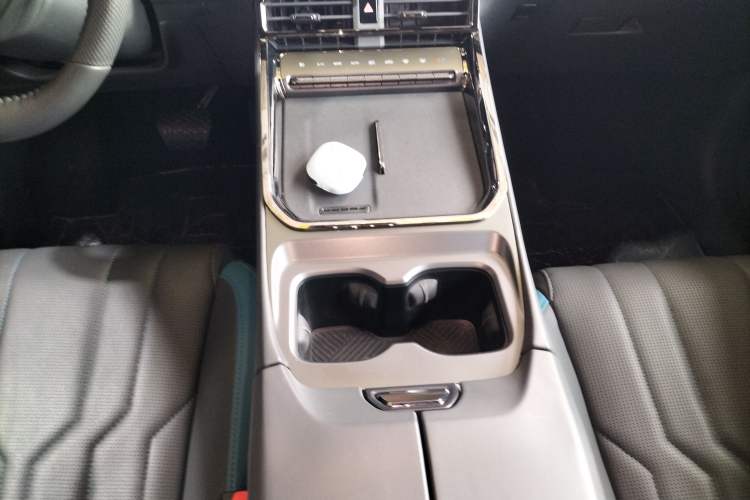 Used JETOUR Shanhai L6 2024 1.5TD DHT ULTRA
