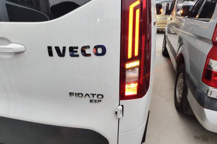 Used Iveco Fidato 2023 C30 Passenger Van 2.0T 93kW Manual Transmission Xingtu Edition Low Roof
