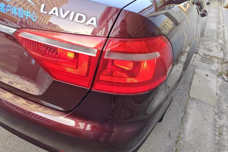 Used Volkswagen Lavida 2013 Revised Classic 1.6L Automatic Fashion Edition