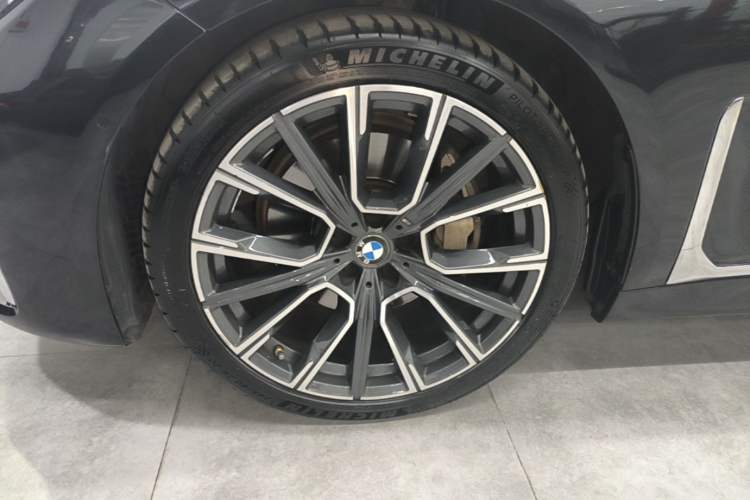 Used BMW 7 Series 2021 740Li Leading Model M Sport Package Left Front Wheel Hub