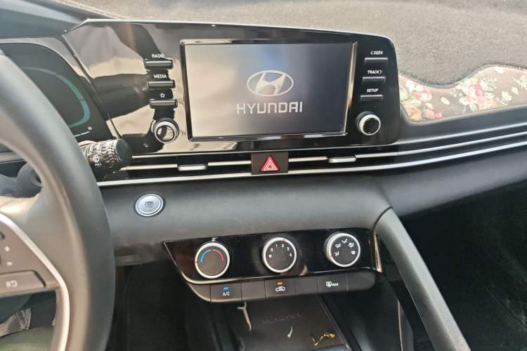 Used Hyundai Elantra 2023 1.5L CVT GLX Elite Edition Audio And AC Panel