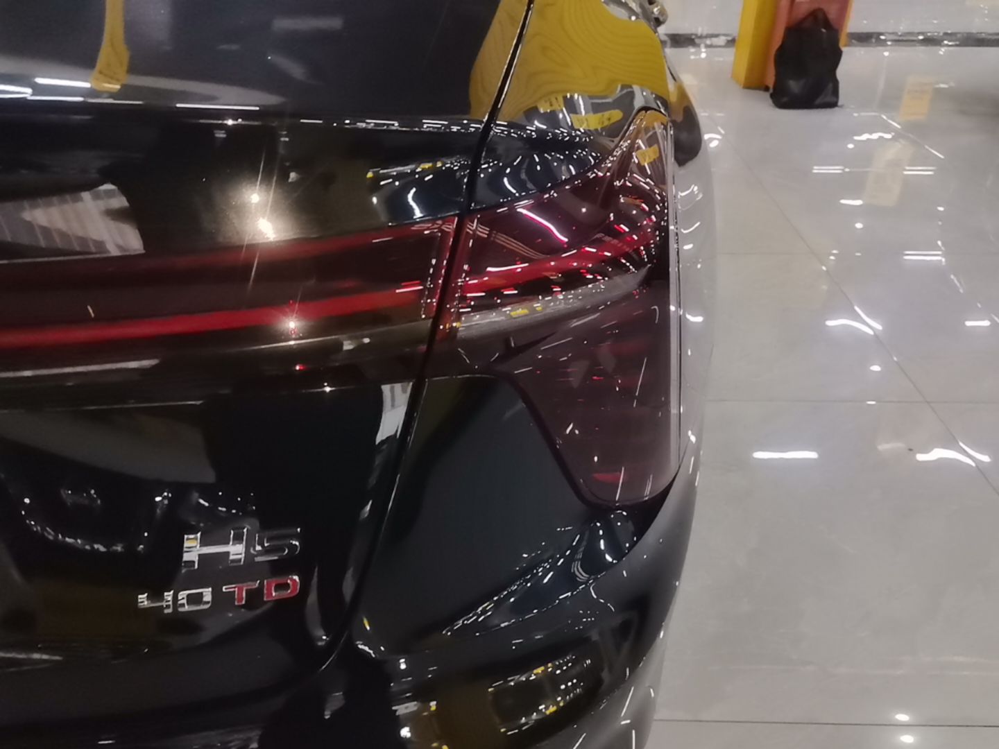 Hongqi H5 2025 Model 2.0T Automatic Xuan Ying 2 Million Units Commemorative Edition — снимка 9