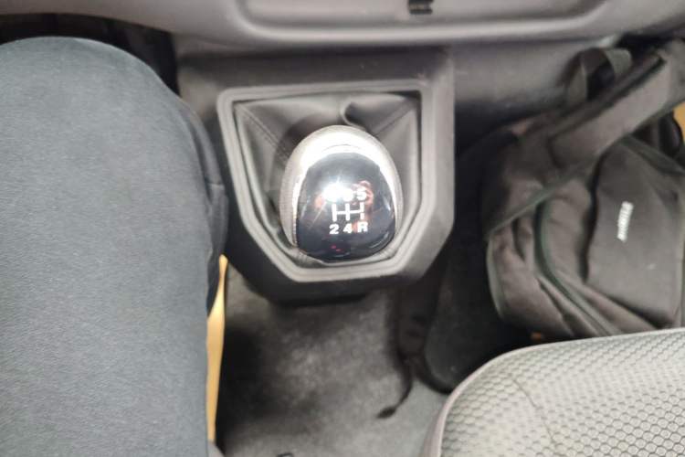 Used JMC Transit 2017 2.8T Commercial Version Short Wheelbase Mid-Roof 6/7/8-Seater JX493
