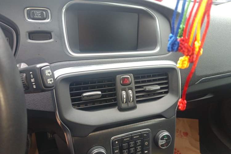 Used Volvo V40 2016 T4 Smart Luxury Edition