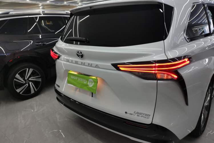 Used Toyota Sienna 2024 2.5L Hybrid Four-Wheel Drive Prestige Edition