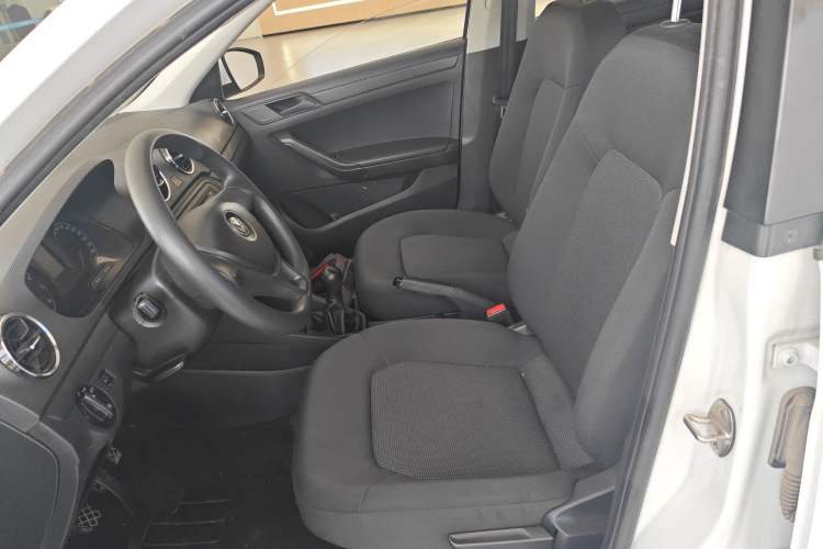 Used Volkswagen Jetta 2017 1.4L Manual Fashion Edition
