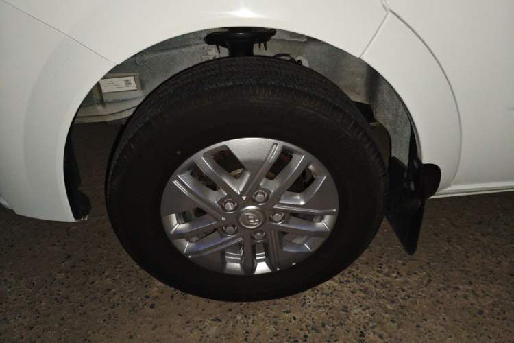 Used SAIC MAXUS Xintu V80 2024 Aotuntong 6AMT Short Wheelbase Ultra-Low Roof 147 Ps 5/6 Seats