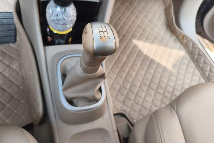 Used Nissan Sylphy 2012 Classic 1.6XL Manual Luxury Edition Gear Lever