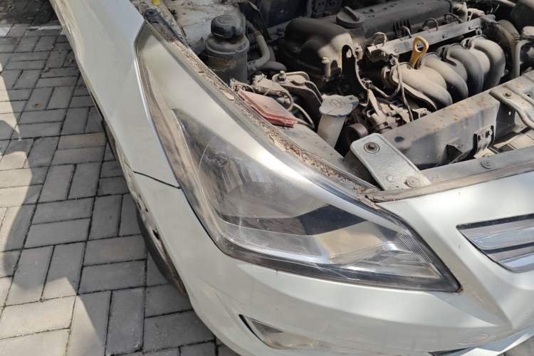 Used Hyundai Verna (older generation) 2014 1.4L Manual Smart GLS Trim Right Front Headlight