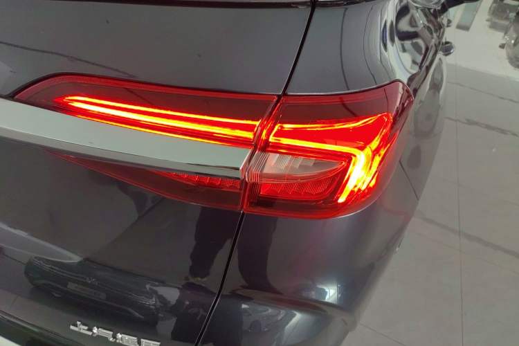 Used Buick Enclave 2020 28T Four-Wheel Drive Luxury Flagship Edition Right Rear Taillight