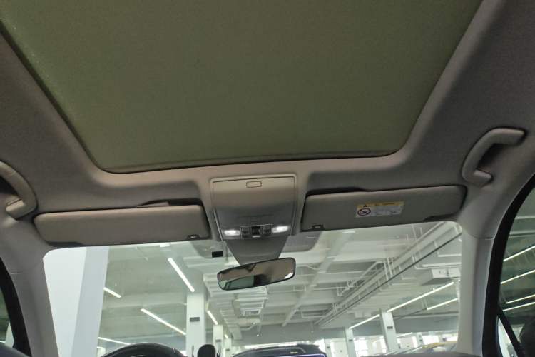 Used Volkswagen Tiguan L 2023 Restyled 330TSI Automatic Two-Wheel Drive R-Line Enhanced Comfort Version Headliner