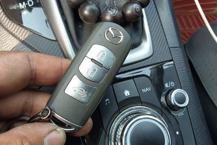 Used Mazda 3 Axela 2017 Sedan 1.5L Automatic Comfort Model China VI Standard Vehicle Key