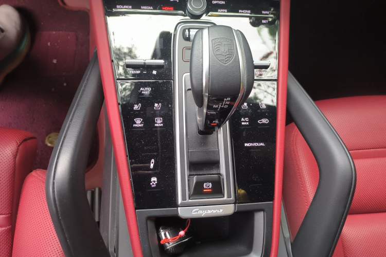 Used Porsche Cayenne E-Hybrid 2023 Cayenne E-Hybrid 2.0T Platinum Edition Gear Lever