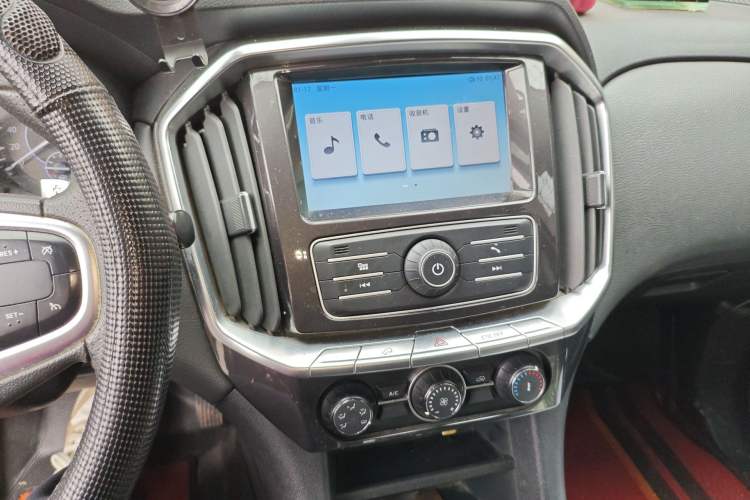 Used JMC Yuhu 7 2020 2.0T Diesel Automatic 2WD Comfort Plus Long Wheelbase China VI Emission Standard JX4D20A6L Audio And AC Panel