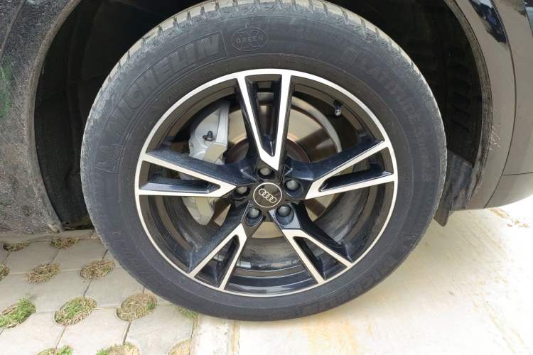 Used Audi Q5L 2022 40T Fashionable and Dynamic Model Right Front Wheel Hub