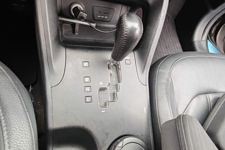 Used Hyundai ix35 2013 2.0L Automatic Two-Wheel Drive Smart GLS China IV Standard Gear Lever