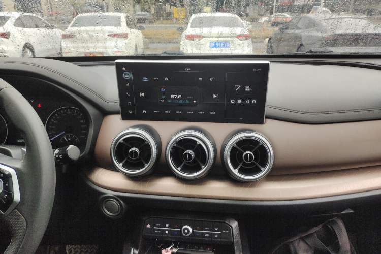 Used Wey VV5 2021 1.5T Two-Wheel Drive Color Pioneer
