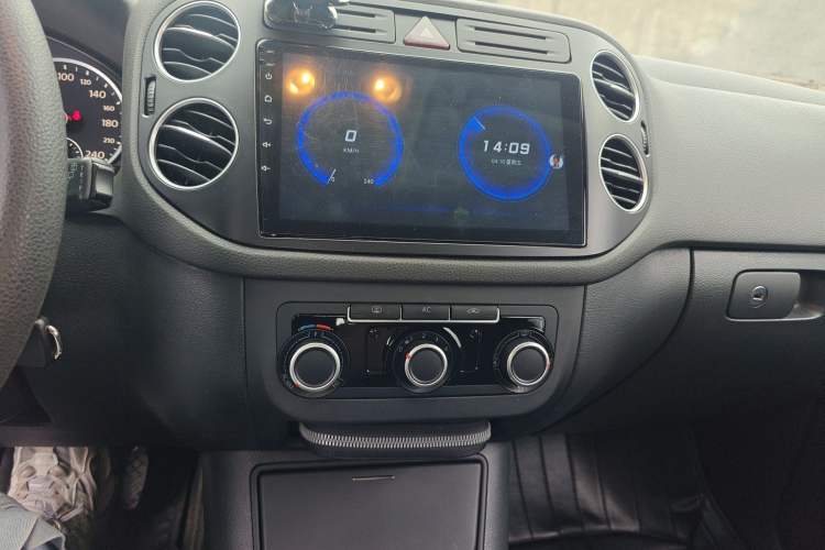 Used Volkswagen Tiguan 2012 1.8TSI Automatic Two-Wheel Drive Urban Edition Audio And AC Panel