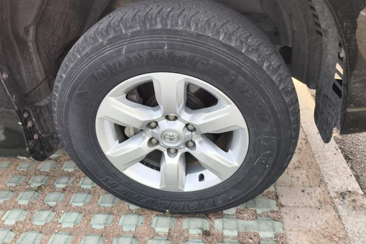 Used Toyota Prado 2016 2.7L Automatic Standard Edition Right Front Wheel Hub