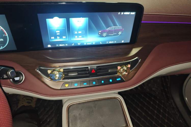 Used Ford Equator 2021 EcoBoost 225 Premier PLUS 6-Seater Audio And AC Panel