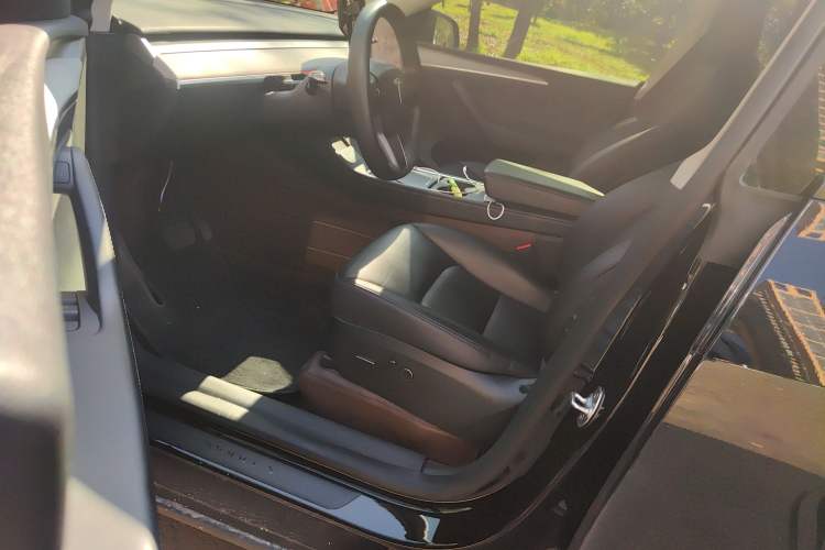 Used Tesla Model Y 2023 Rear-Wheel-Drive Version