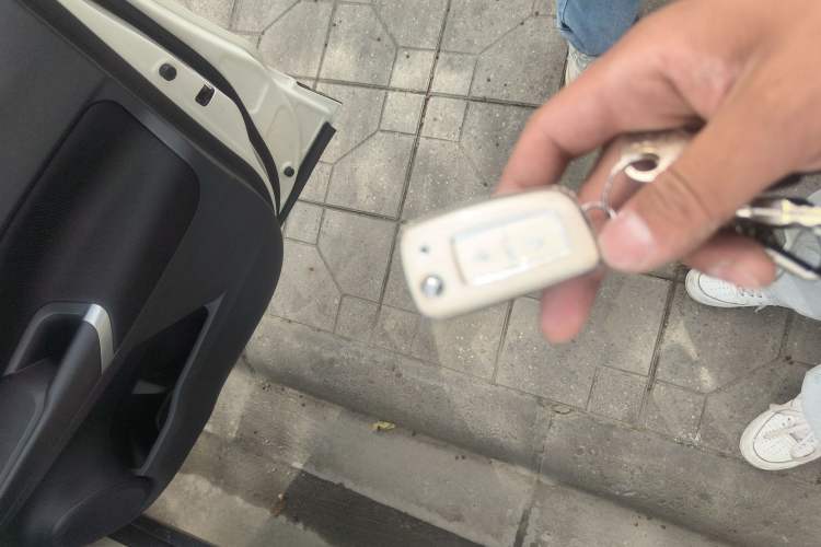 Used Nissan Kicks 2023 Jingqing Edition 1.5L Combining "Power" with a Stylish Touch Vehicle Key