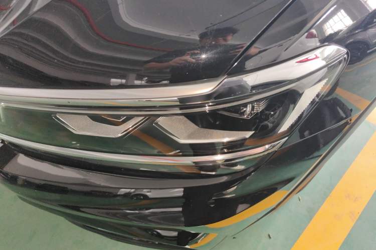 Used Volkswagen Tiguan L 2020 330TSI Automatic Two-Wheel Drive R-Line Flagship Version China VI Standard Left Front Headlight