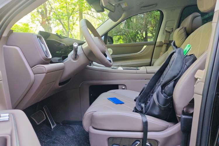 Used Hima AITO M9 2025 Extended-Range Ultra Version 52 kWh 5-Seater Edition