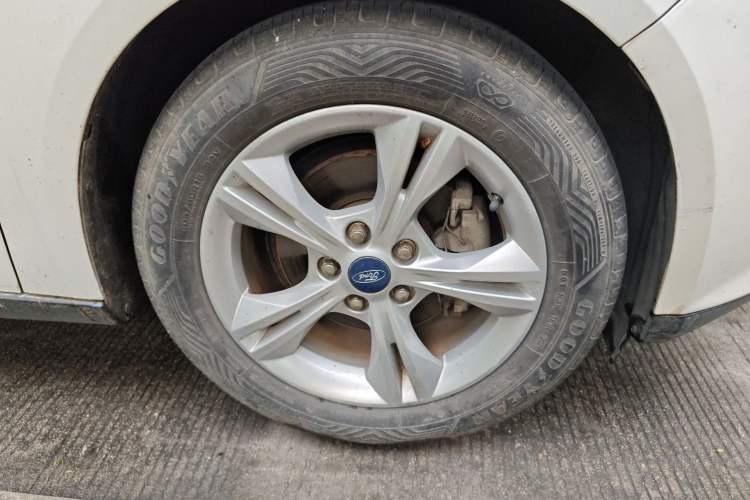 Used Ford Focus 2012 Sedan 1.6L Automatic Fashion Edition