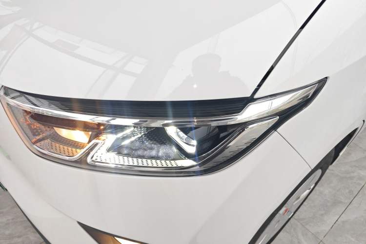 Used Wuling Yangguang 2024 300km Comfort Version with Sealed Windows 60kW Left Front Headlight