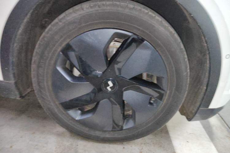 Used ONVO L60 2024 60 kWh Rear-Drive Version Right Front Wheel Hub