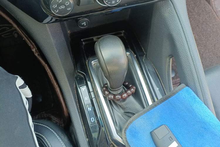 Used JMC Yusheng S350 2016 2.0T Automatic Two-Wheel Drive Gasoline Luxury Version with Sunroof 5 Seats