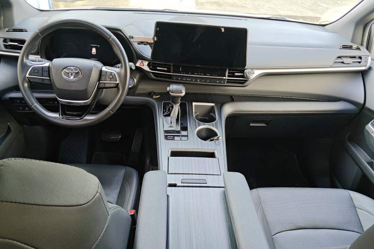 Used Toyota Sienna 2021 2.5L Hybrid Premium Edition