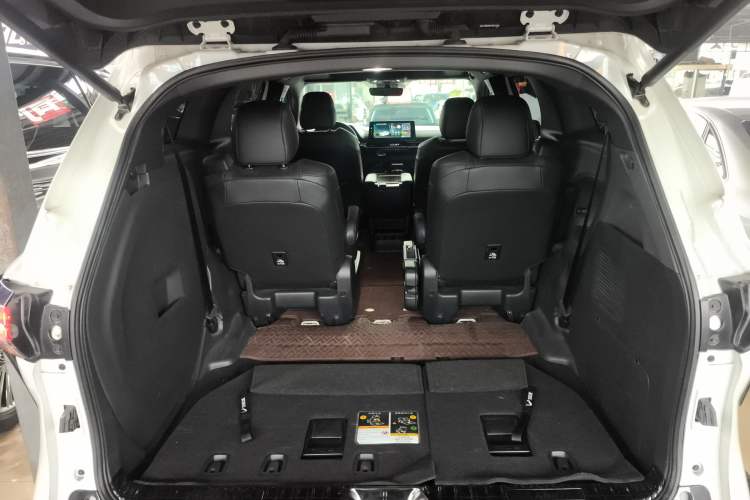 Used Toyota Granvia 2024 2.5L Hybrid Prestige PLUS Edition Trunk