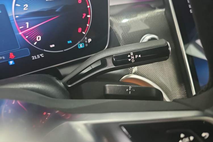 Used Mercedes-Benz GLC 2026 GLC 260 L 4MATIC Classic Edition Gear Lever