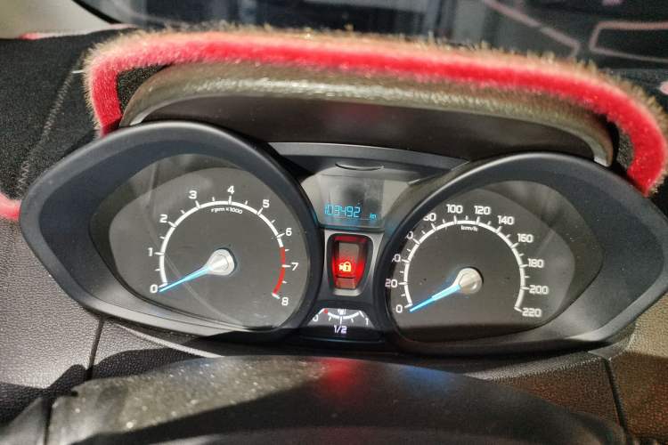 Used Ford EcoSport 2013 1.5L Automatic Fashion Model Odometer Close Up