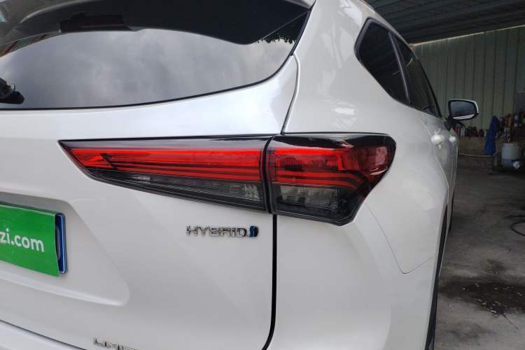 Used Toyota Highlander 2022 Dual-Engine 2.5L Four-Wheel Drive Supreme Edition 7-Seater Right Rear Taillight