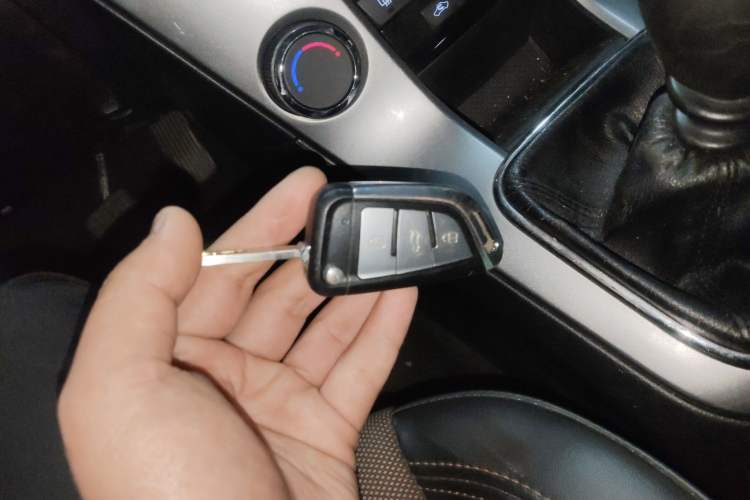 Used Chevrolet Cruze 2013 Hatchback 1.6L Manual Luxury Model Vehicle Key